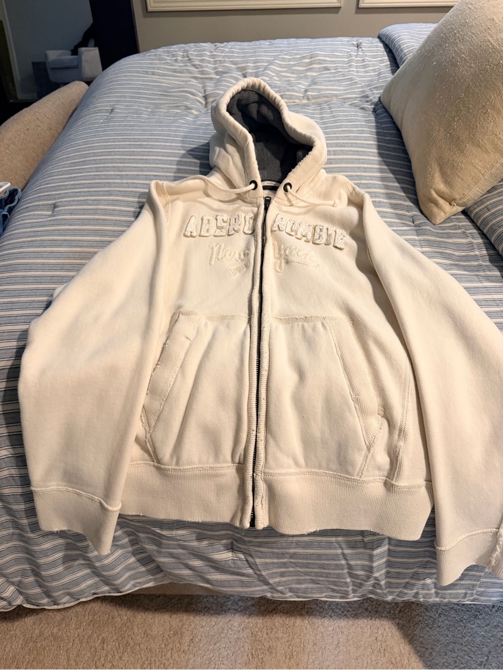 Abercrombie & Fitch, muscle fit, worn look, Full-Zip Hoodie with Embossed Logo